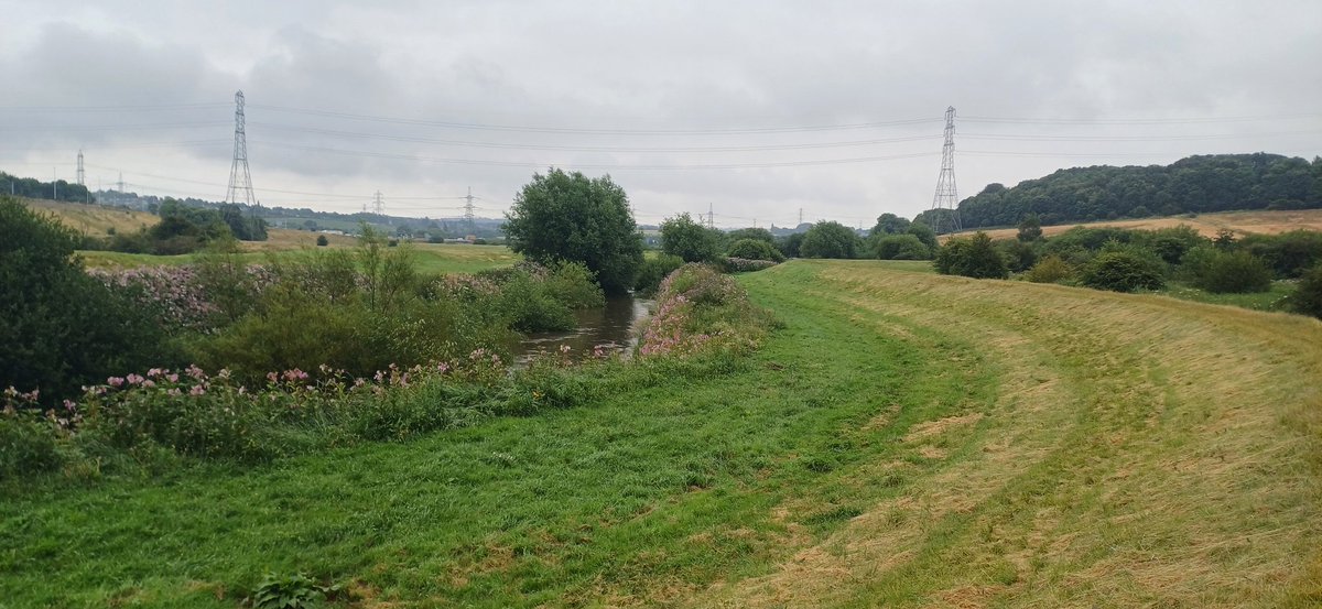 A soggy delayed start to fieldwork today ☔️

But valley, rivers, floodplain, levees, washlands all seen ✅️

Roll on the dry weather tomorrow! @clarry_s3 <a href="/lozbrown1/">LB</a> 🙏