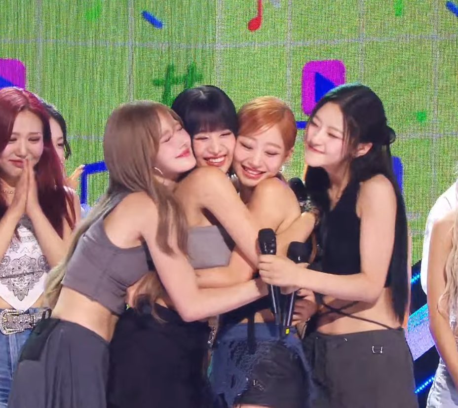 fa1ryvenus's tweet photo. @BR_KissOfLife ESSA VAI SER A PRIMEIRA DE MUITAS, ELAS MERECEM O MUNDO!!!!💕✨✨✨💕💕

#Sticky_1stWin 
#KISSOFLIFE1stWin https://t.co/5h1jdKJSK0