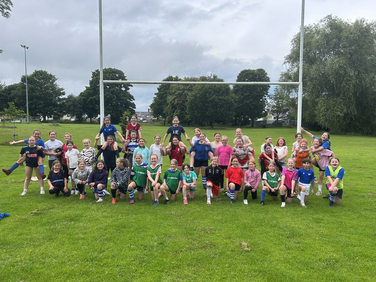 42 new girls getting involved in Rugby tonight 🔵⚪️

The link from primary school to club is key👏

<a href="/Ravens_Rygbi/">Ravens</a>