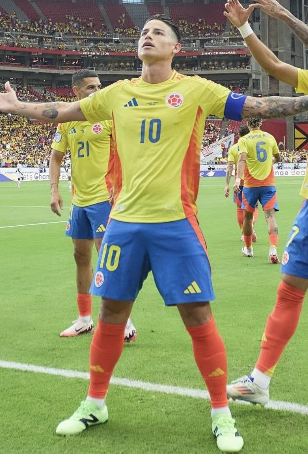 AdriRM33's tweet photo. Uno de los dos debe salvar el fútbol de América, háganlo. 🙏🏻 https://t.co/gCRjwqCp1Y