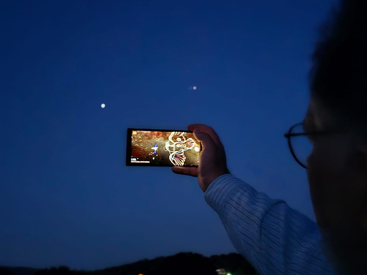 MFatihOzcan's tweet image. "O geçen parlak cisim nedir acaba?" diye birbirimize sorarken; daha doğrusu ben "uydudur uydu!" diye uydururken bir bilene başvurduk! #skyview 
Uluslararası uzay istasyonu