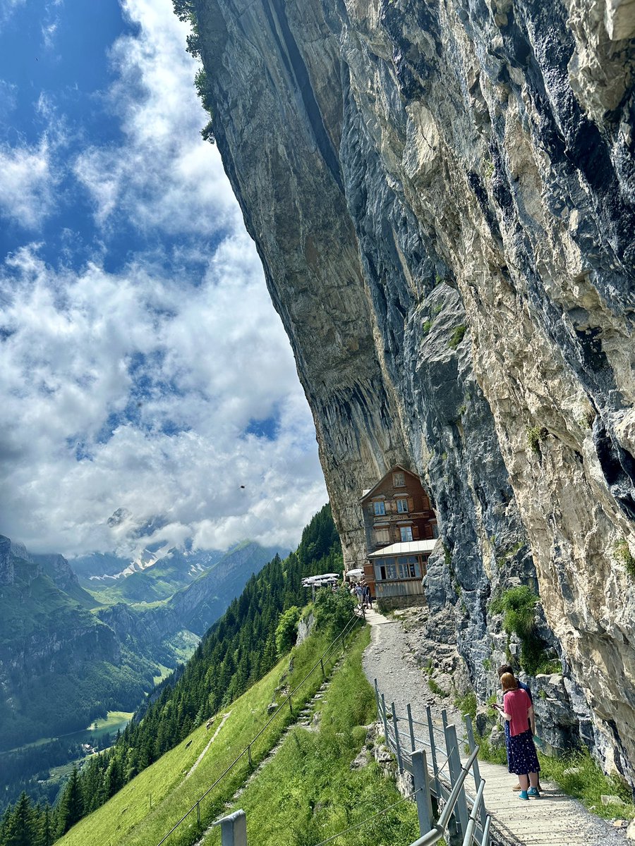 Meine Aussicht ist schöner als eure
🫢🏔️🇨🇭