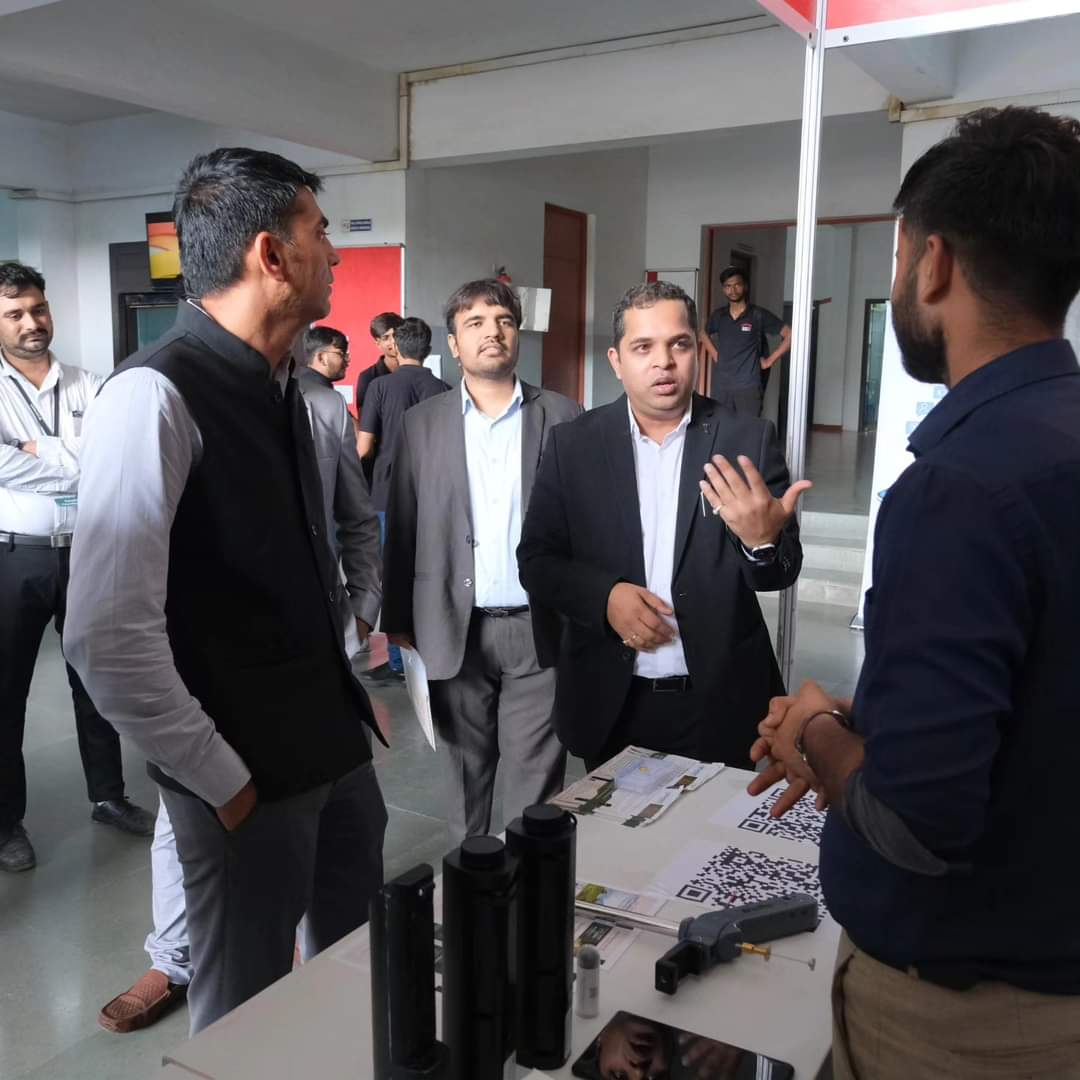 NikhilSuthar_'s tweet photo. Recently took part in the Saurashtra Startup Summit organized by RK University in Rajkot. Kudos to team @RKUniversity for their efforts in uniting regional ecosystem stakeholders. Check out the summit's glimpse. (2/2) https://t.co/uMlCXkfXrY