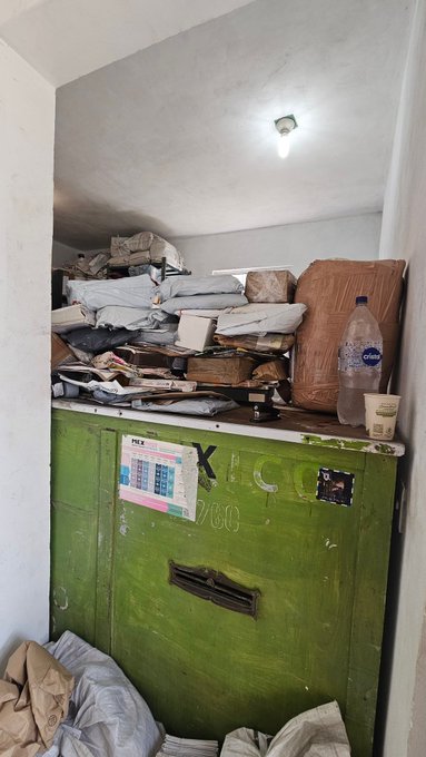 This is how advanced the postal office in #Tulum is 🤣  Let me get your package ! (The nice guy is somewhere<a href="/tag/tulum"class="tags">#Tulum</a>