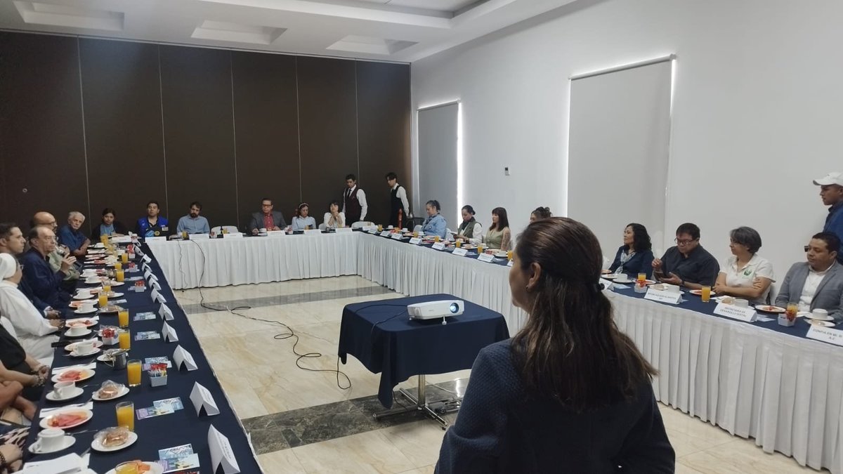 paomonroyf's tweet photo. La vinculación con organizaciones sociales es fundamental para lograr los objetivos de integración de las personas refugiadas de @AcnurMexico en #Aguascalientes. Hoy nos reunimos con @SEDESOAgs y 40 organizaciones comprometidas con el desarrollo del estado y de la comunidad. https://t.co/ZkjYs5ZcCn