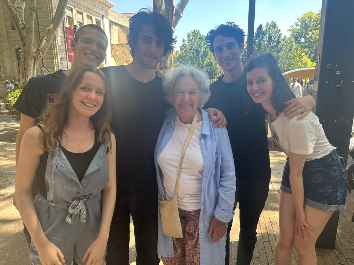 MathieuTouze's tweet photo. Aujourd'hui Ariane Mnouchkine était sur zone 💕✨ (et elle a beaucoup aimé 😁) #JeanMoulin #lepalace https://t.co/Nhxorfui2Y