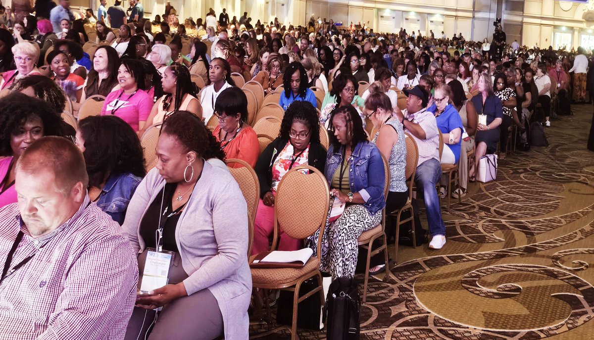 srebeducation's tweet photo. Over 3000 attendees are filing in to get this conference started in style!

#SREBeducation https://t.co/JtQvkuBBUW