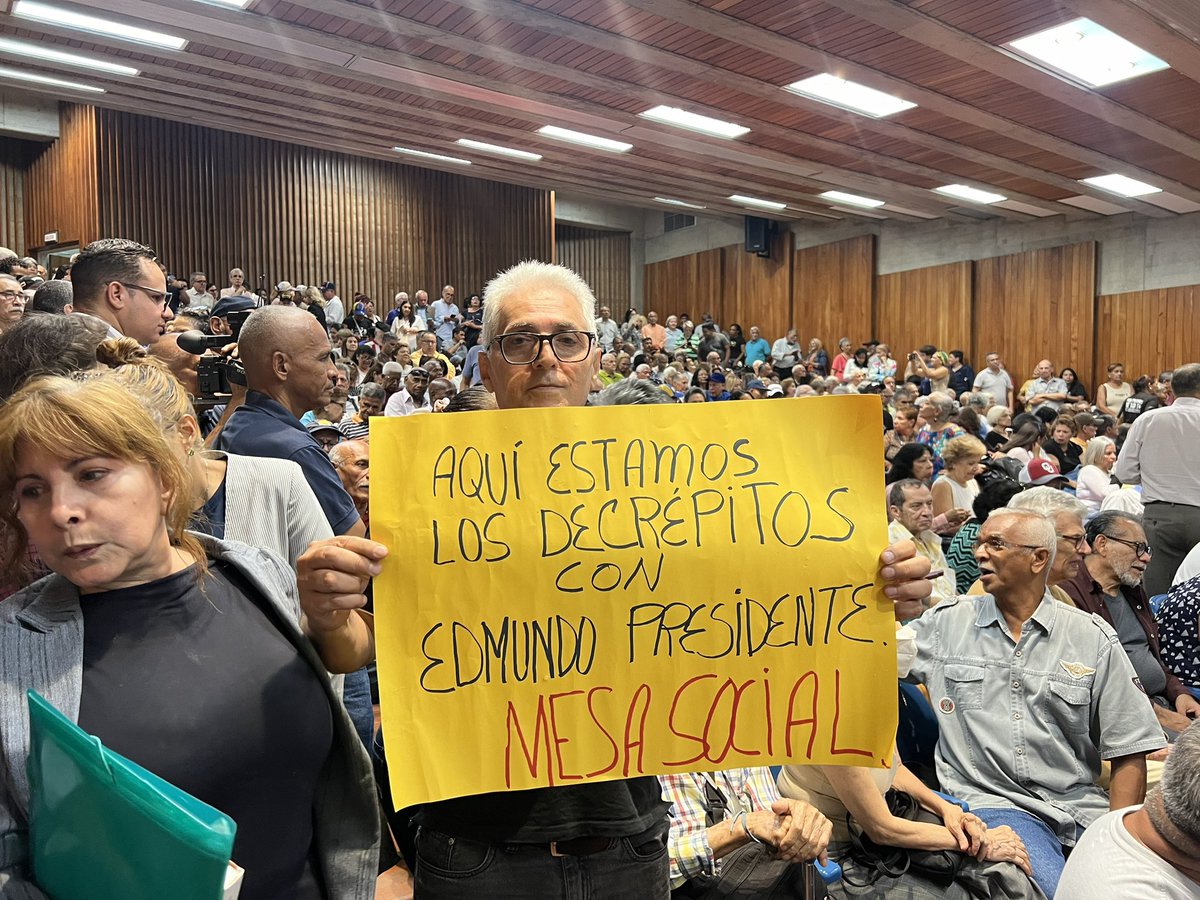 #09julio La Mesa Social de Caracas presente en el acto masivo de los pensionados y jubilados 
dando el apoyo a Edmundo González U. Candidato presidencial. 
<a href="/Radarciudadccs/">Radar Ciudad</a> 
<a href="/VPITV/">VPItv</a> 
<a href="/CaraotaDigital/">Caraota Digital</a> 
<a href="/ElPitazoTV/">El Pitazo</a>