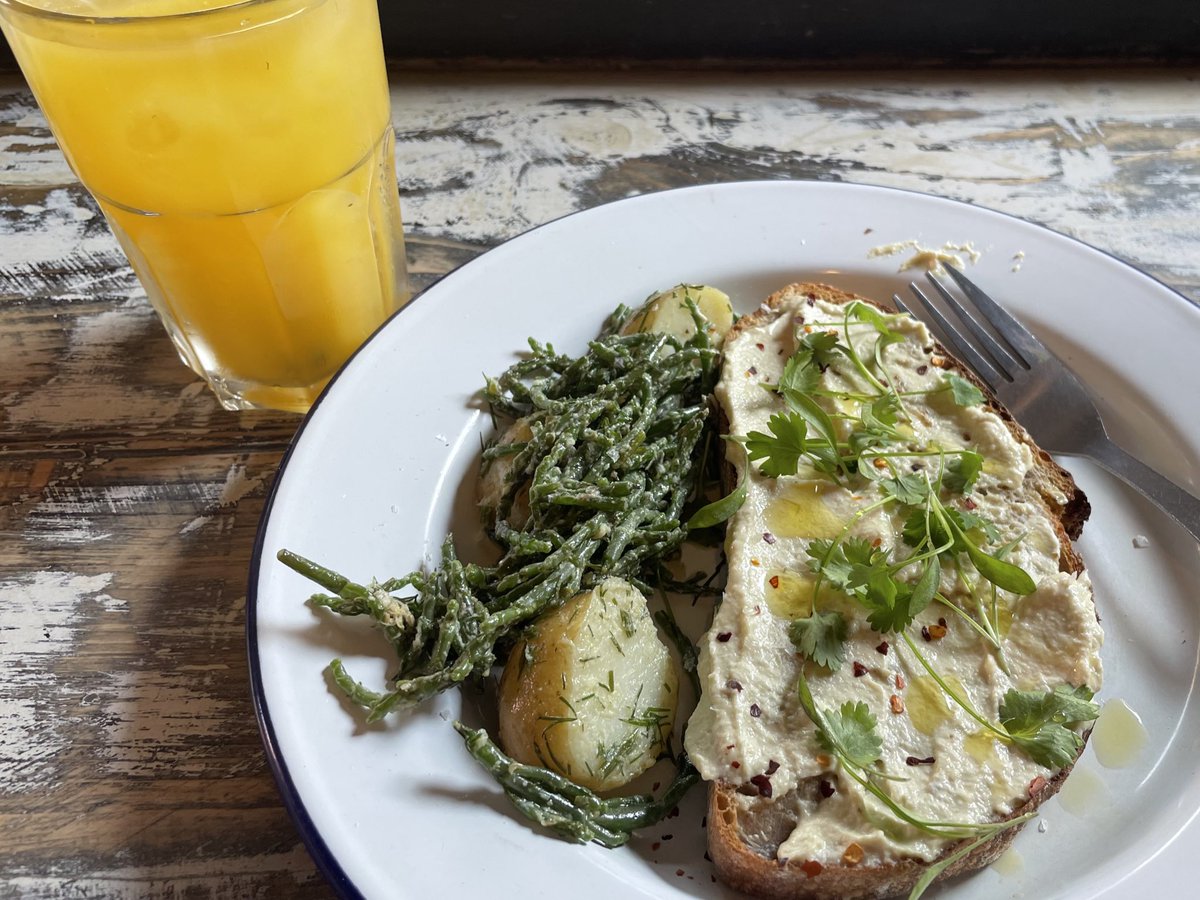HEAVYDIIRTY's tweet photo. i’ve been at my new job for over a month now and i love it so much!!! here is some food i’ve made for myself and guests .. i’m so proud of myself https://t.co/lmbP7O2OtN