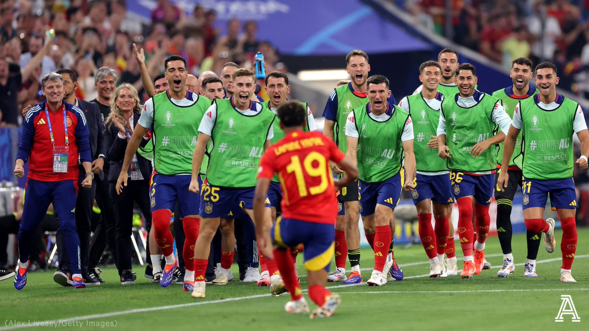 The world at his feet. 🌍

At 16 years and and 362 days, Lamine Yamal becomes the youngest ever goalscorer at the European Championships.

#Euro2024 | #ESPFRA