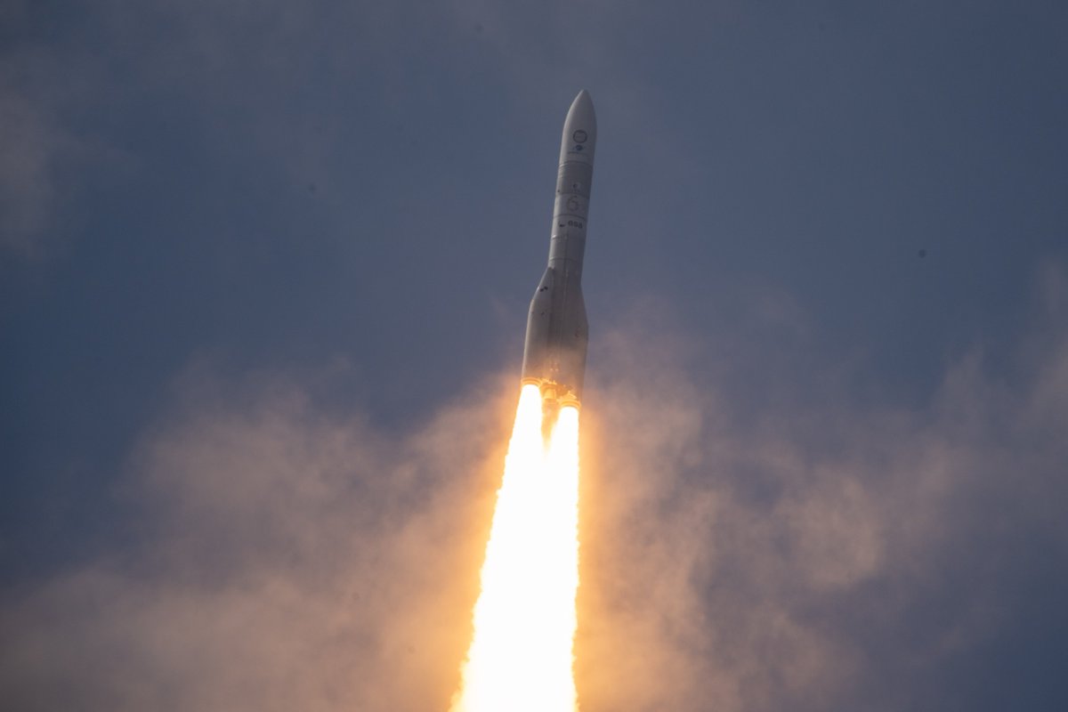More pictures from the first liftoff of Ariane 6 #VA262  from <a href="/EuropeSpacePort/">Centre spatial guyanais</a>, French Guiana on 9 July 2024!

(We have something in our eye 🥹)

📸: ESA - M. Pédoussaut