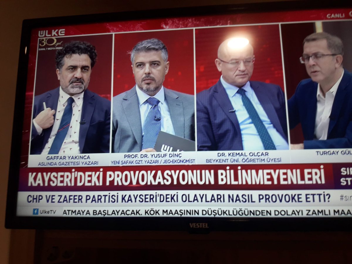 umitozdag's tweet image. Ülke Tv yöneticileri aşağıda bantta yazdığınız sorunun cevabını mahkemede nasıl vereceğinizi merak ile bekliyorum. Zafer Partisi’ne atılan her terbiyesiz iftirayı mahkemeye taşıyacağız. Delilleriniz ile gelin, görüşelim. @zaferpartisi @SevdaGulTuncer @av_muratyildiz_ @ugur_tarhan