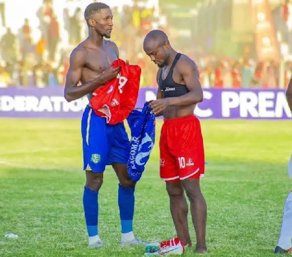 SimbaScTweet's tweet photo. Wazee wanasema Saido ndo alifanikisha hii dili, Agent Saido 😃😃 https://t.co/6rJSvEMymQ