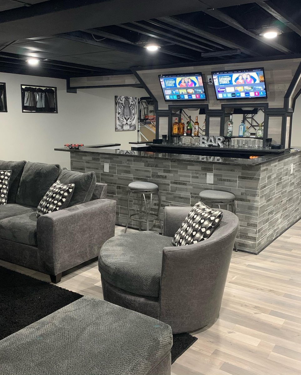 INTERIORPORN1's tweet photo. Now this is a REAL Man Cave 😳 https://t.co/iRAfjAJxuf