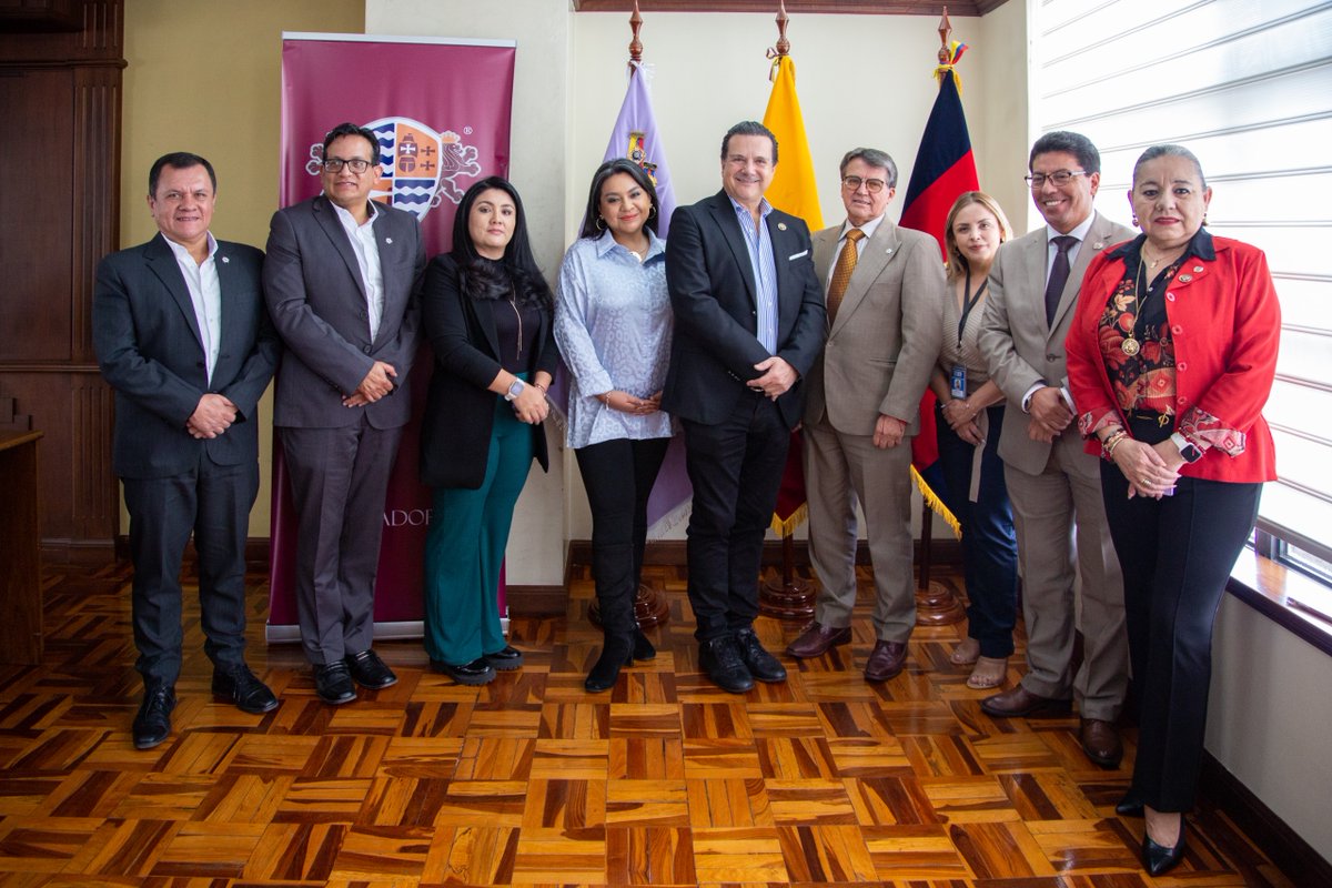 🤝📚 ¡Grandes noticias! Hemos firmado los Convenios Marco y Específico entre el #IAEN y la <a href="/unisant/">Universidad Santander</a> .

Estos acuerdos impulsarán la superación académica, la formación profesional y la cooperación en ciencia, tecnología y cultura. 🌐✨

🔗 Entérate más en bit.ly/45ZKtaf