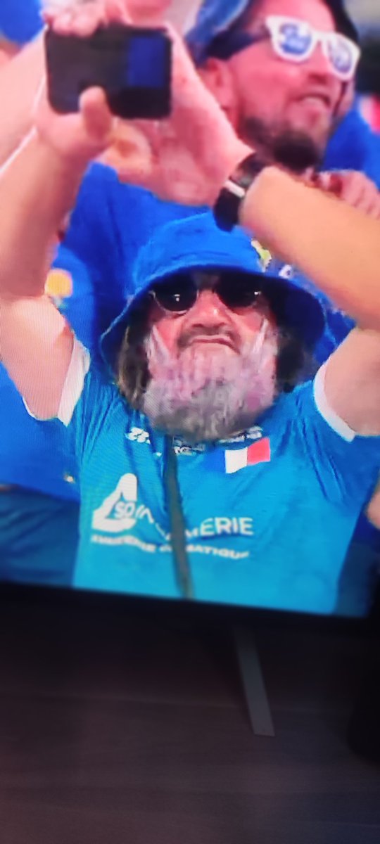 MainWla's tweet photo. @Cyrilhanouna supporter en scred #ESPFRA #EURO2024 https://t.co/SUSCeJ9H76