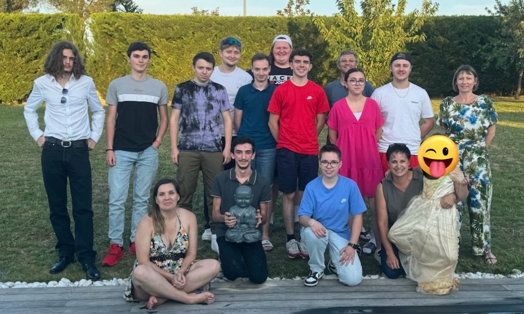 Ce genre de promo qui marque ta carrière et l’Histoire de ton lycée <a href="/JGallieni/">LPO GALLIENI Toulouse</a> 🥹
1e prix au CNRD
💯 % de réussite pour les 16 👩🏼‍🎓🧑🏽‍🎓 présentés à l’exam
💯 % de mentions (5AB, 7B, 4TB dt 1 félicitations du jury)
Une dernière soirée entre nous pour se dire 👋
Et encore gâtée 🎁👌
🙏