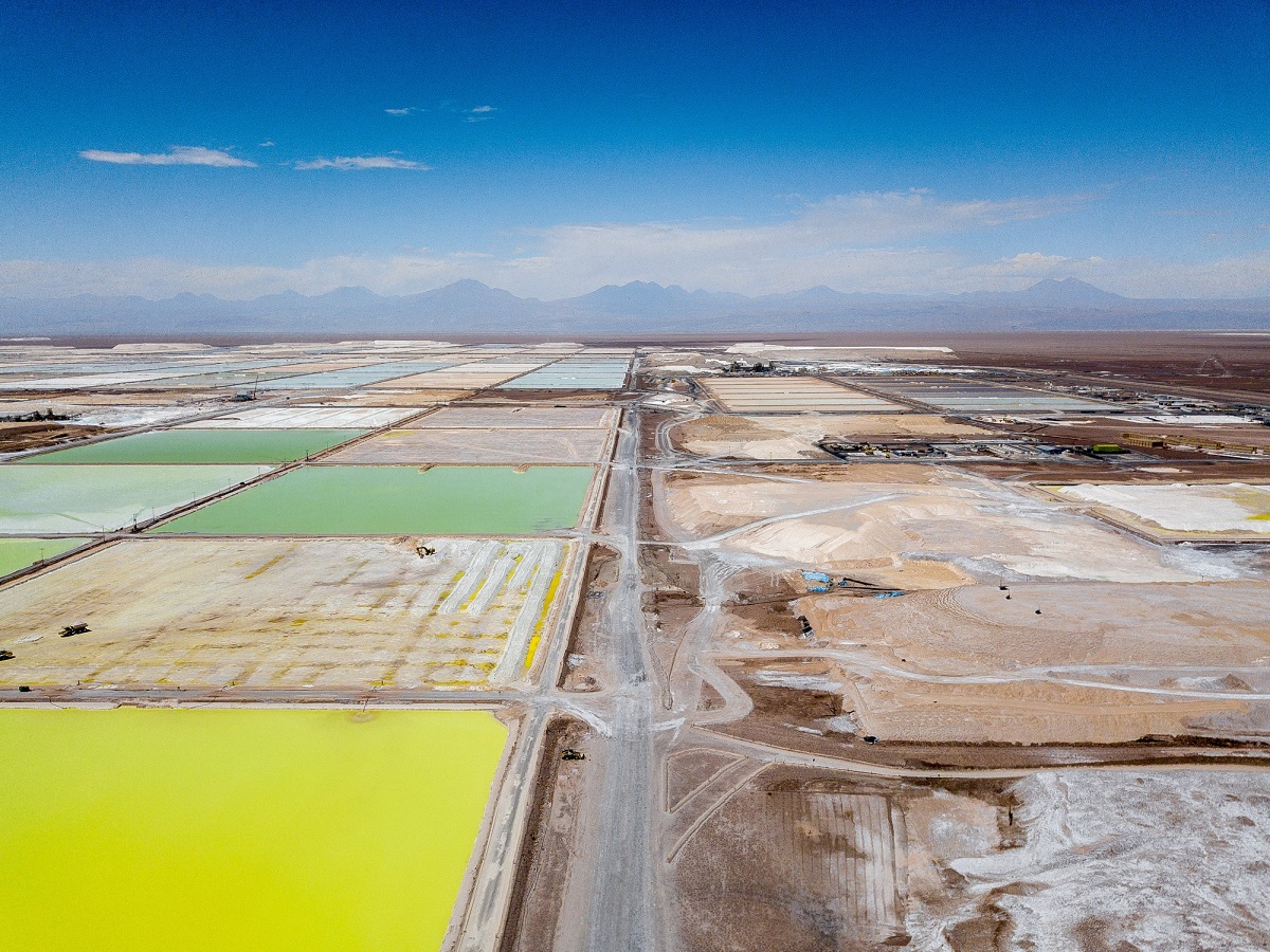 rumbominero's tweet image. #Minería 🇨🇱
CHILE LANZARÁ EN UN MES MÁS CONVOCATORIA A FIRMAS PARA VALOR AGREGADO DE LITIO
Los contratos de #Albemarle y #SQM tienen previsto que una parte de la #producción se otorgue a valores preferenciales.

rumbominero.com/chile/chile-co…