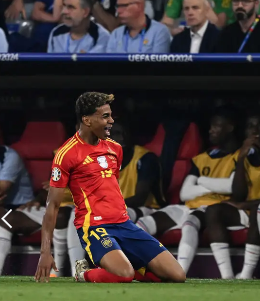 GSEefYtW4AARREt?format=png&name=small