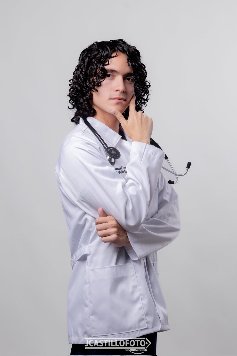 Littl3_big_man's tweet photo. En esta vida dionisio decidió ser médico y lo está logrando. https://t.co/at2WO4vAdK