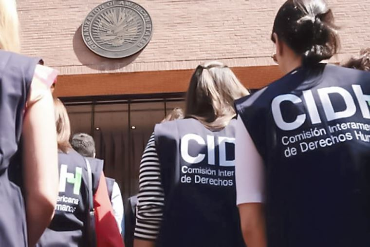 FlashFeedinfo's tweet photo. Corte IDH ordena a Perú detener proyecto de ley que plantea controversias sobre derechos humanos. 
La medida ha generado un debate sobre la autonomía judicial y el respeto a los estándares internacionales. 🌍⚖️ 
Conoce más en nuestra web 🌐. https://t.co/5Svh9Qt6gC
