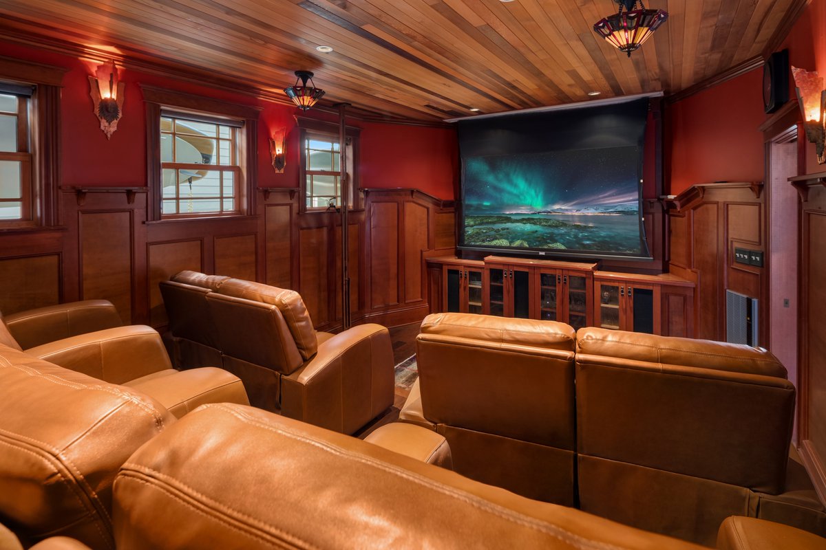 zillowgonewild's tweet photo. In the world of boat homes I honestly didnt know they could actually be pretty nice and huge (4850 sq ft) like this one in Seattle. 

Currently listed for $3,900,000 https://t.co/jxCDNryDio