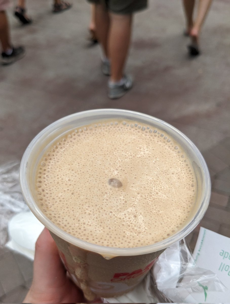 SilverarrowEm's tweet image. Still thinking about this frozen coffee thing from Mirabilandia. This needs to be more widely available!