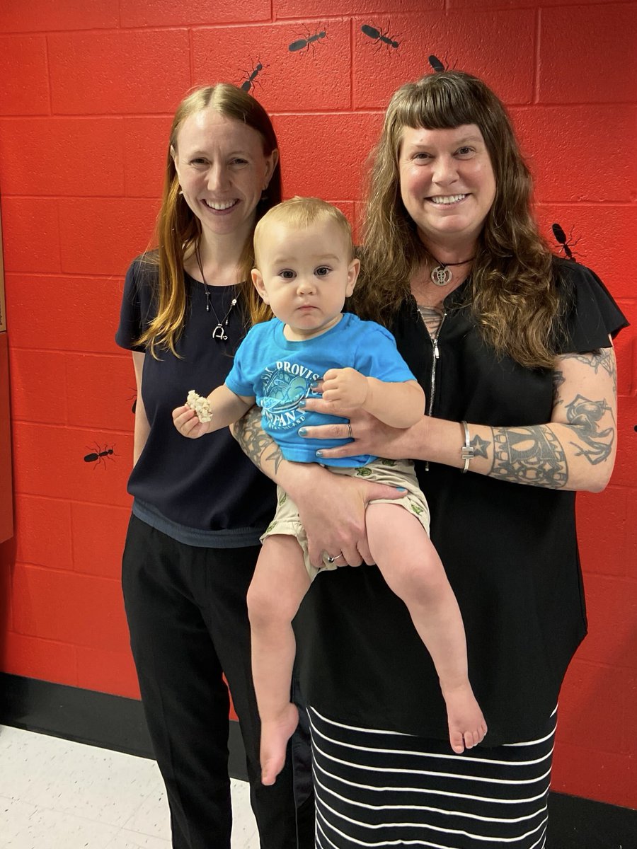 CorrieMoreau's tweet image. Congratulations to Dr. Phoebe Koenig (and let&apos;s not forget about Kestral)! The first Ph.D. student to graduate from my @Cornell lab! #ProudPI #MoreauLab @CornellCALS @CornellEnto