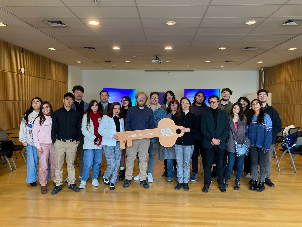 Integridad_gob's tweet photo. Hoy realizamos la última charla de #TRANSPARENTADATOS con estudiantes de la @ucatolica y @ucentral_cl, a los que invitamos a participar de la segunda edición de este desafío.
¡Aún estás a tiempo de postular!
inscríbete hasta el 19 de julio, en https://t.co/yoJ5Th3uyw https://t.co/2mV5bSqRam
