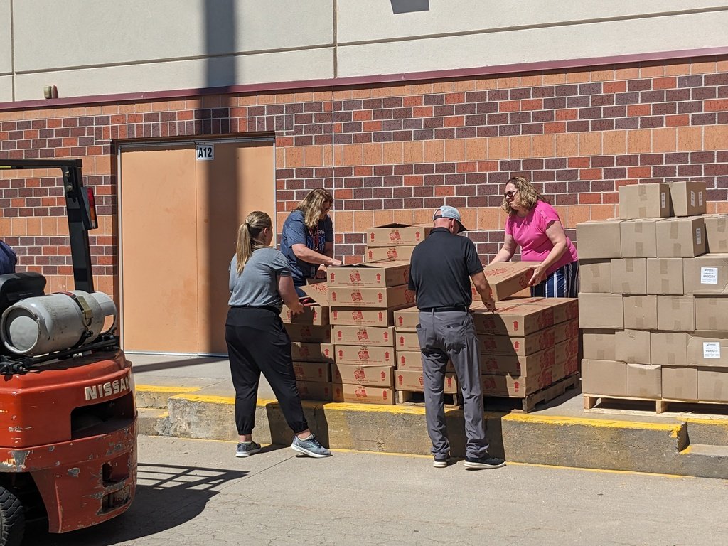 nppsd's tweet photo. NPPS Board of Education and central office pitched in to help NPPS Student Services with their mobile food pantry! Another great way to help serve the community! #WeRNPPS https://t.co/VHb0JUd66v