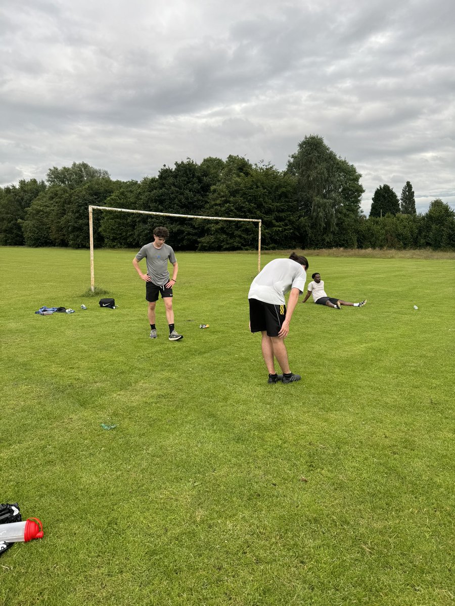 Didsbury’s Pre Season training started tonight on a humid Hough End evening. Quality session and a great start to Pre Season .

If you’re looking for a Sunday league team next season drop us a message. Looking for new players 👍⚽️

#sundayleague #manchester