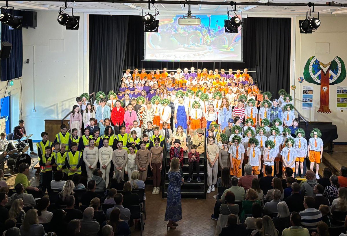 Ysgol Y Wern (@trydarywern) on Twitter photo Mor falch o holl blant <a href="/Blwyddyn5YWern/">Blwyddyn 5 Y Wern</a> a <a href="/Blwyddyn6YWern/">Blwyddyn 6 Y Wern</a> heno. Perfformiad llawn egni gyda phawb yn mwynhau ar lwyfan @Ysgol_Glantaf Extremely proud of our pupils this evening for their outstanding performance #siocled 👏🌟👏🌟👏🌟 Mor falch o holl blant <a href="/Blwyddyn5YWern/">Blwyddyn 5 Y Wern</a> a <a href="/Blwyddyn6YWern/">Blwyddyn 6 Y Wern</a> heno. Perfformiad llawn egni gyda phawb yn mwynhau ar lwyfan @Ysgol_Glantaf Extremely proud of our pupils this evening for their outstanding performance #siocled 👏🌟👏🌟👏🌟
