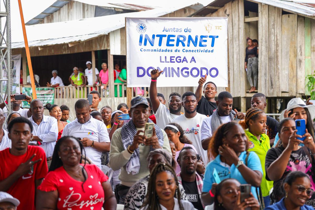 CompuParaEducar's tweet photo. #Chocó ya disfruta de su primera #JuntaDeInternet del @Ministerio_TIC que beneficia a 50 hogares. Además, con la firma de un acuerdo con Internexa conectará a 33.139 hogares de 28 municipios en el departamento. https://t.co/kOqmmGTIdw