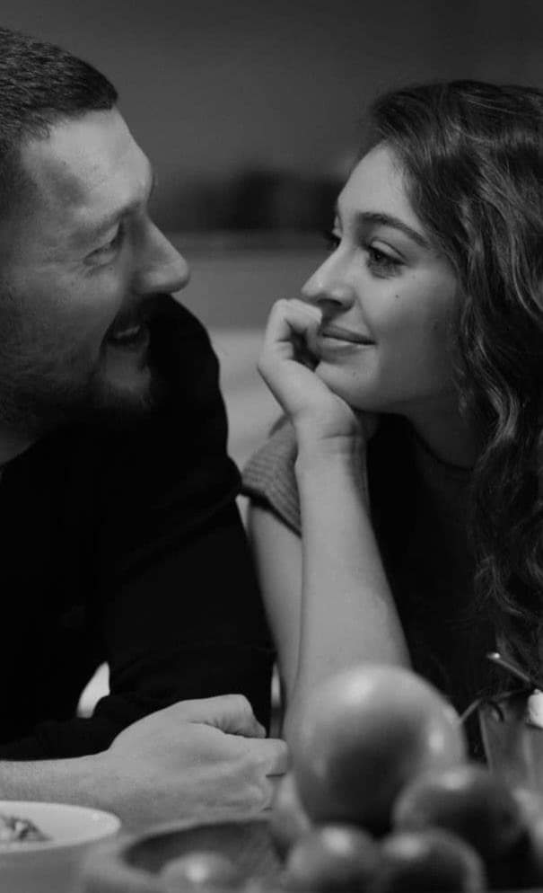 كم أعشق ... إنتظارك لأنه سبب كلماتي وجنوني بك ...