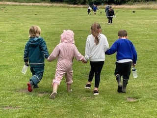 NectonFS's tweet image. I just love this picture. Taken as we walked to the forest for our afterschool club. A year 2 child and 3 reception children. Their compassion and friendship has been nurtured in the outdoors. Beautiful words spoken "lets hold hands on our forest adventure"