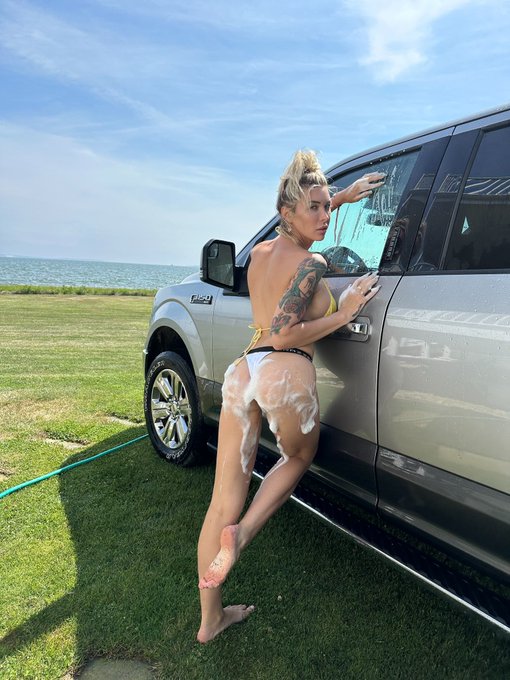 Just washing cars and looking sexy!

Thanks @Brazzers for the uniform ?? https://t.co/hQRknqLPdW