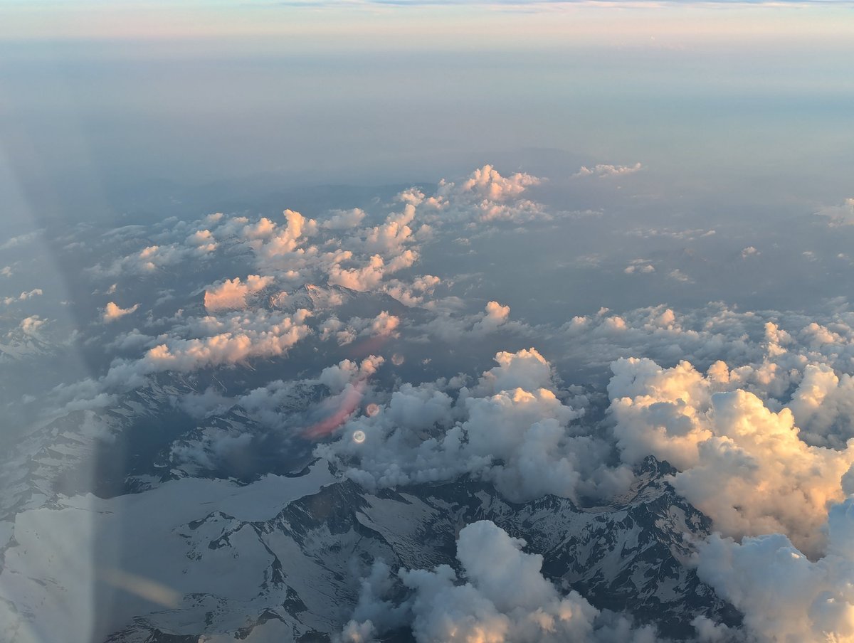 CliffordAgius's tweet photo. Stunning views of the Alps in the sunshine this evening on the way back to @HeathrowAirport from TLV.
#BestOfficeWindowInTheWorld #WePilots https://t.co/VFh2kfytiB
