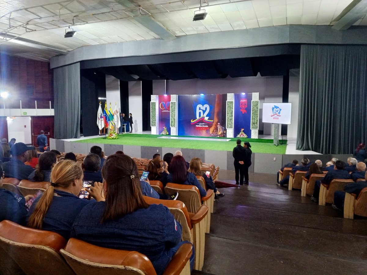 FELIZ DIA DEL TRABAJADOR SIDERÚRGICO

Desde la siderúrgica del Orinoco Alfredo Maneiro, los hijos de la clase obrera de Guayana, se encuentran de fiesta el dia de hoy, conmemorando el dia del trabajador siderúrgico.
