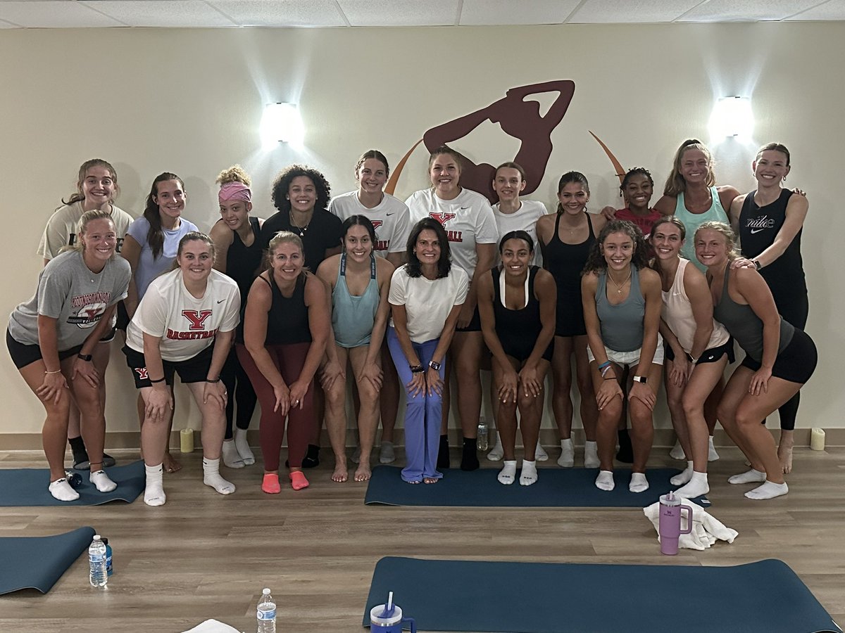 YSUWomensHoops's tweet photo. Huge thank you to Emily Pezzuolo at Simply Power Yoga in Youngstown for a hot yoga session this afternoon as a team! 🧘‍♀️🐧

#GoGuins #familY https://t.co/8bqNNiou2q