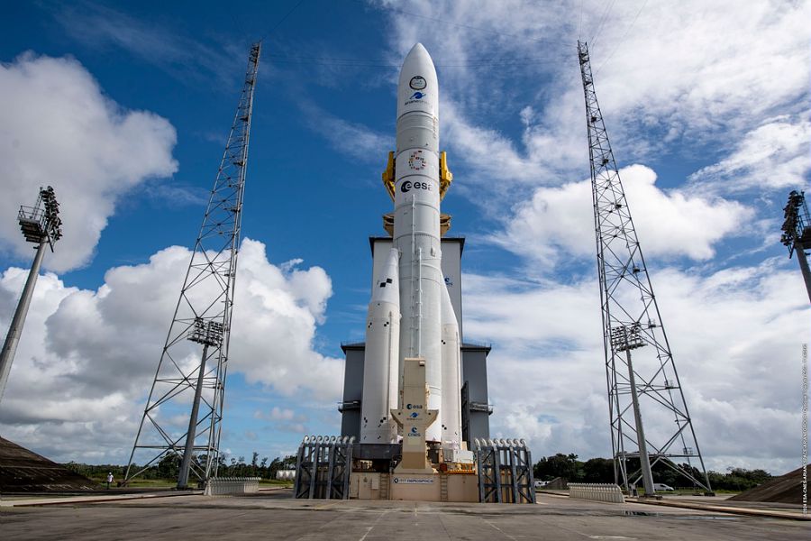 DGA's tweet image. [#Lancement 🚀] Succès du vol inaugural #Ariane6

👏 Félicitation à @ArianeGroup, @esa, @ESA_fr, @CNES pour le succès du lancement inaugural d’Ariane 6, qui constitue un moment historique pour l'🇪🇺 spatiale

➡️ l'Europe retrouve sa pleine autonomie d’accès à l’espace

📷 @CNES