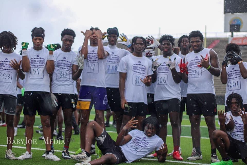 Blessed to receive an ⭕️ffer From The University of North Alabama🟣⚪️#AGTG🙏🏾#GOLions🦁 <a href="/DeLockett/">Coach De'Von Lockett</a> <a href="/CoachJWhig/">Coach Jevonta Whigham</a> <a href="/SUQB12/">Ramon Nelson</a> <a href="/principalwoods/">Jerome Woods</a> <a href="/ScoutFball/">Larry Rudolph</a>