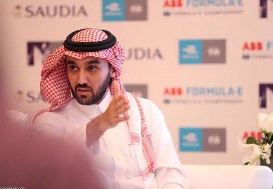 دائماً يتهمون ويشككون في #الهلال، يتهمون كذلك المنظومة الرياضية وكل ماله علاقة بكرة القدم، لتبرير اخفاقاتهم، ولكن الإنصاف يأتي من رب العالمين وعلى لسان المسؤولين المعنيين ..
خرج الأستاذ سعد اللذيذ ووضح الصورة حتى قال [ ولا ريال ] وخرج سمو وزير الرياضة وزاد الصورة إيضاح وفند كل