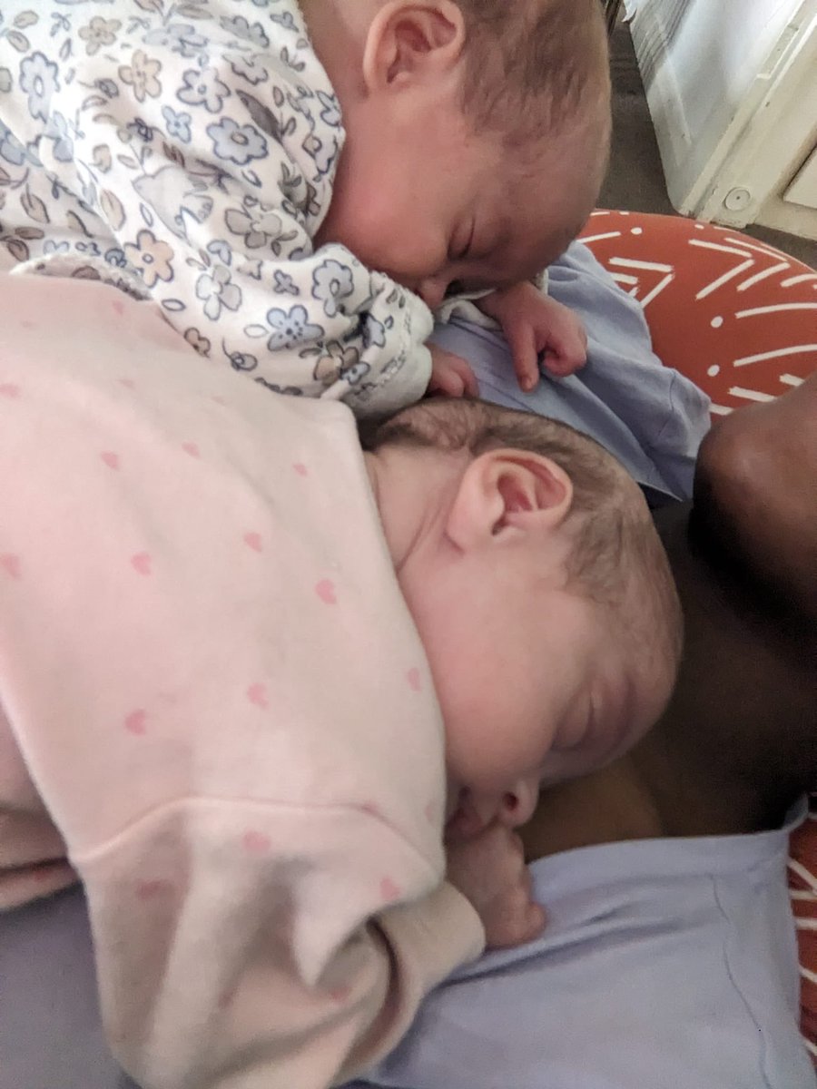 Miracle twins Ivy &amp; Ella
Here they are sleeping at home…
Big twin and little twin…together again ♥️♥️♥️😃