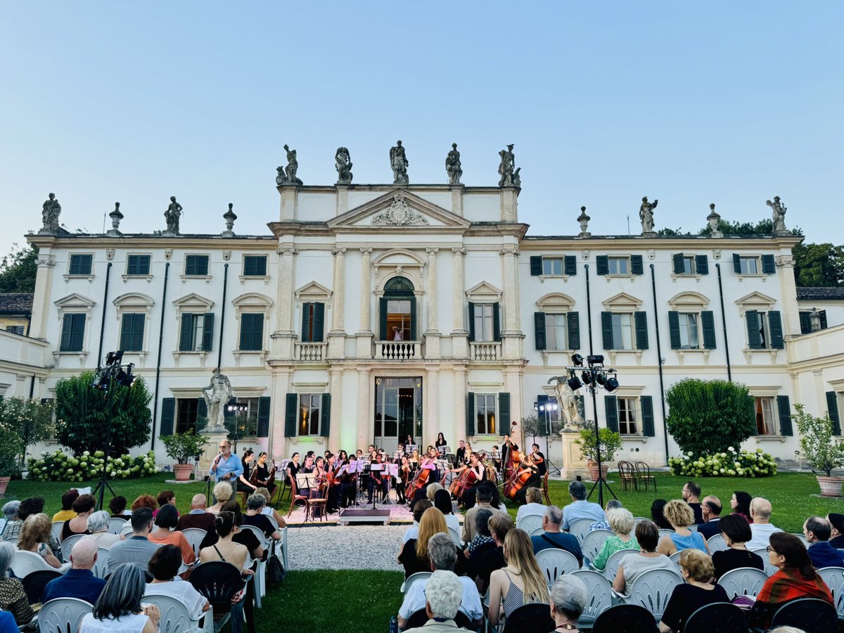 Tonight’s concert at Villa Mosconi Bertani #STAHSinItaly🎵
