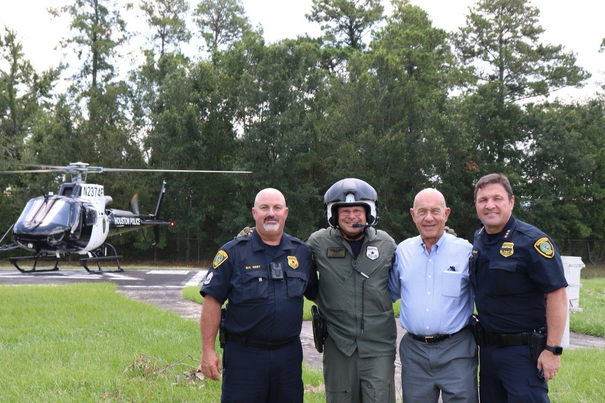 HoustonTX's tweet image. Earlier today, @houmayor John Whitmire and Acting @houstonpolice Chief Larry Satterwhite took an aerial tour to assess the debris, damage and flooding throughout our city following Hurricane Beryl.

The mayor’s commitment to recovery and collaboration remains strong. Together, we…