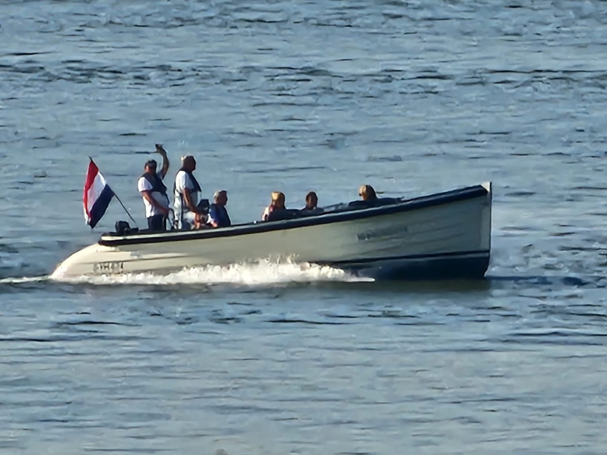 Het nieuwe vlaggenschip heeft de plaats ingenomen. Een topschip met super veel ruimte voor een prachtige vaarbeleving!
