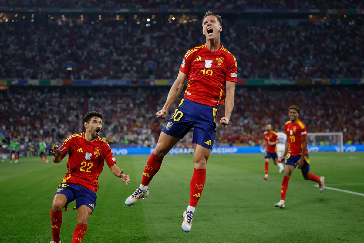 partidazocope's tweet photo. 😍 ¡ESTAMOS EN LA FINAL DE LA EUROCOPA!

🥳 Describe con un emoji el partido de la @SEFutbol 

📻 #PartidazoCOPE