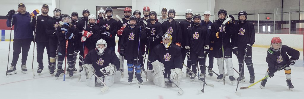Thanks to all those that came out today to participate in the DLS hockey camp for boys aged 12-14! They worked on a variety of skills, including speed &amp; agility and stick-handling, as part of the camp run by Pilots varsity hockey coach &amp; Stanley Cup champ Chad LaRose. #PilotPride