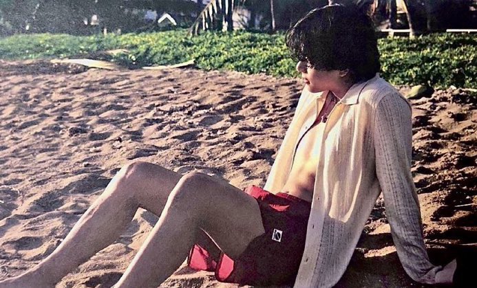 shangri_lu's tweet photo. passando aqui nessa conta unicamente pra perguntar p @cadevitoria em que praia do nosso país pará kim taehyung estava? https://t.co/6sUNWu9vx1