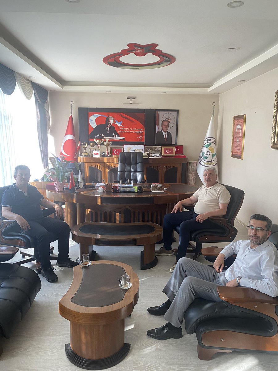 SemaiKAYA's tweet photo. 2024 yerel yönetimler seçimlerinde belediye başkanı seçilen; Emirdağ belediye başkanı Serkan KOYUNCU ,ya Dişli belediye başkanı Ahmet MERT,e Işıklar belediye başkanı Murat KARAMOÇU ’ya ve Sülümenli belediye başkanı  Hüseyin VAROL‘a hayırlı olsun ziyaretlerinde bulunduk. https://t.co/hmwzUXBEPw